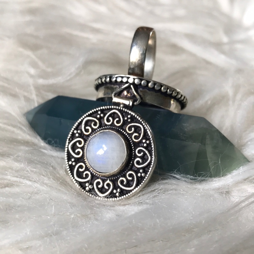 Poison / Pill Box Stash Locket Ring - Picture 2 of 8